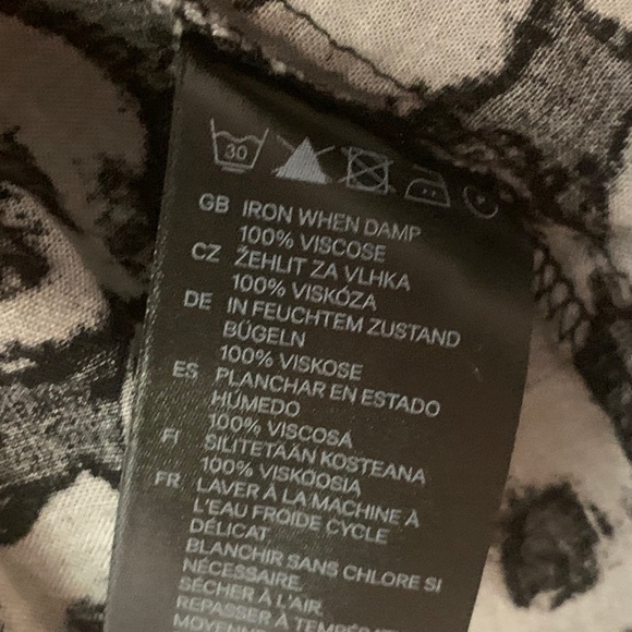 H&M Black & Grey Tank Top With Skulls & Hearts - Picture 5 of 5